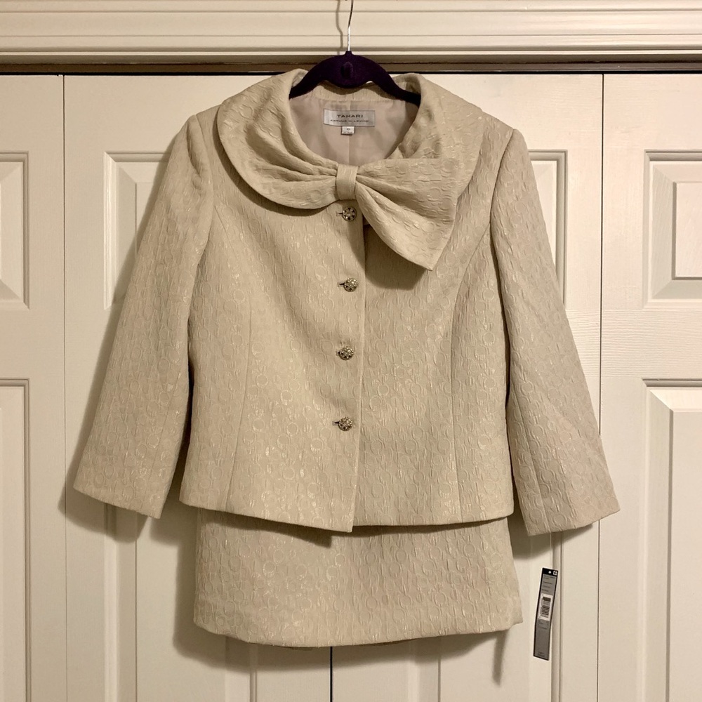 NWT Tahari Skirt Suit in Cream with Bow Accent